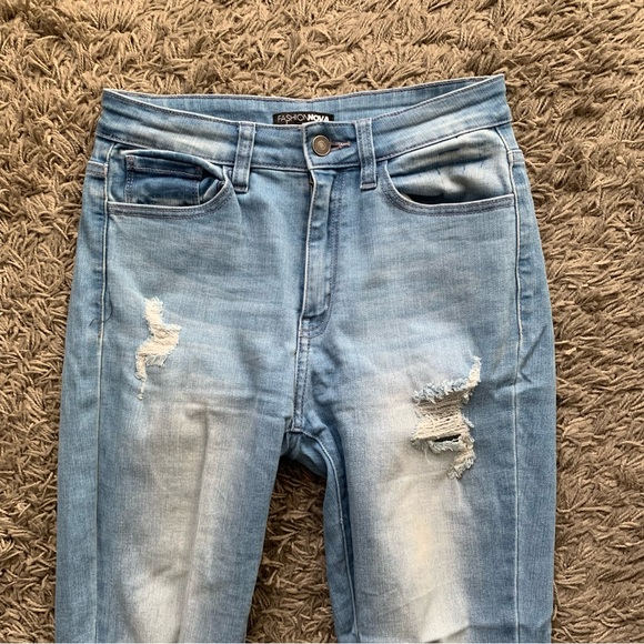 FashionNova | distressed skinny jeans size 5 - Picture 3 of 8